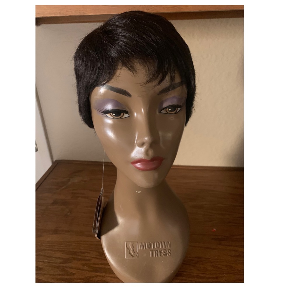 H184 Human Hair Wig by Beverly Johnson